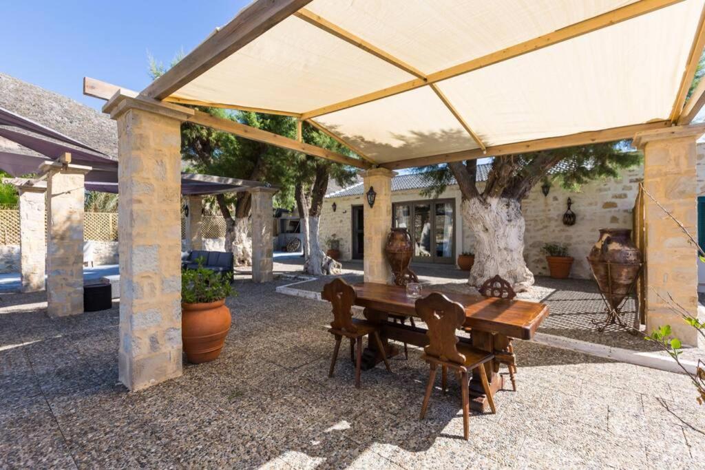 Villa Proto Helidoni - A Cozy Beachfront Villa Petres  Exterior photo